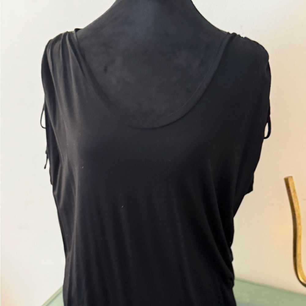 Express Relaxed Tee
Black
Size Small
New w/o Tags